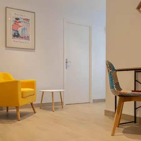 Apartment 3 With Balcony And Parking 3 Min From The Sea Nice