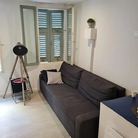 Au Coeur Du Vieux-nice, Pres De La Apartment *