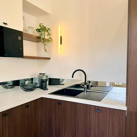 La Girelle - Bright And With A Balcony - Port Of Apartment