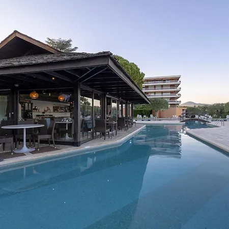 Stunning Sea View 2 Bedroom In Apartment