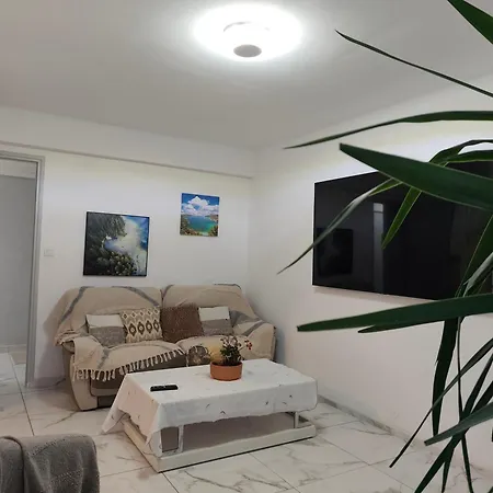 Riviera Escape Balcony Tram Airport Apartment *
