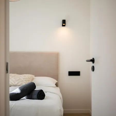 Apartment 2-bedroom - Sleeps 4 - Place Massena