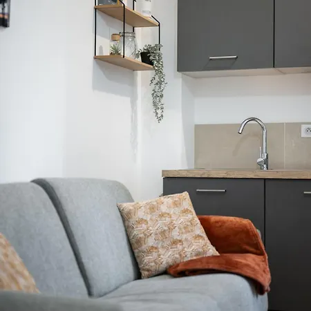 Apartment Charming 2 Rooms, Sleeps 4 Center Nice