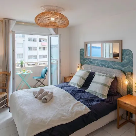 Modern 2-bedroom Sea View, Air Conditioning, Balcony * Nice