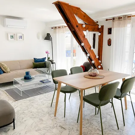 Bright Floor 2br With Large Terrace In Centre Apartment