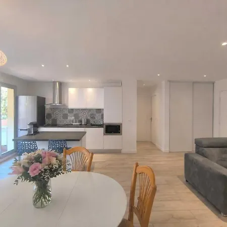 Charming With Terrace & Secure Parking Apartment Nice