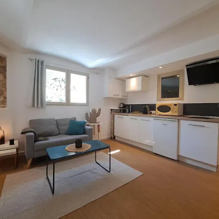 Quiet Garden Liberation Parking Apartment