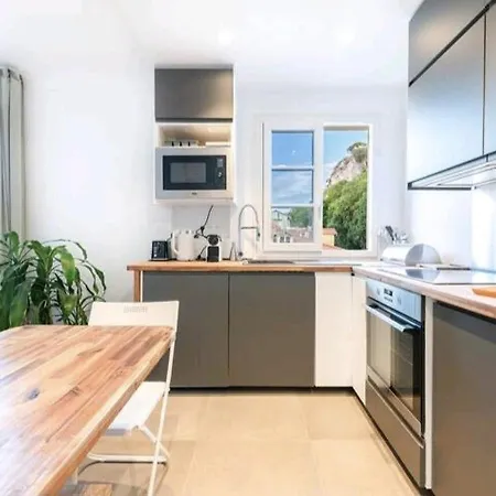 Apartment Chic At Port 2 With Private Bathrooms & Ac *