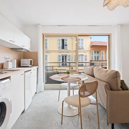 Apartment Renting - 2philibert - Bohemian Terrace Port & Promenade *