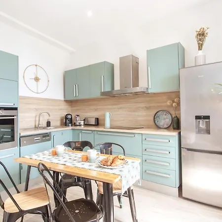 Promenade Sea View 2 Bedrooms, Ac, Wifi Apartment *