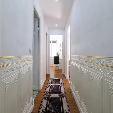 - Charming 2 In A Quiet Area Apartment