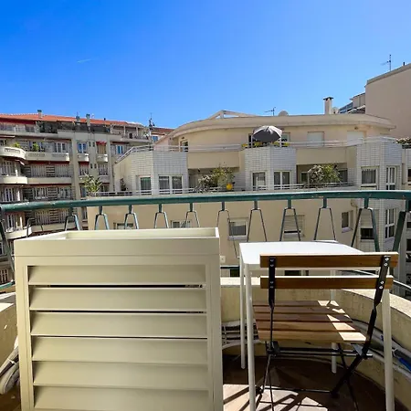 Charming Apartment, Air-conditioned And Centrally Located *
