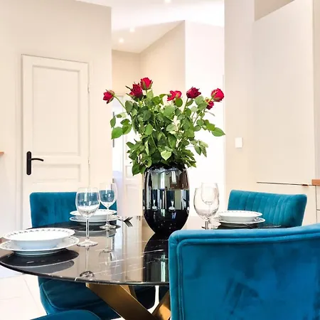 Apartment T4 Moderne Climatise - Parking Prive- Terrasse - - Nice