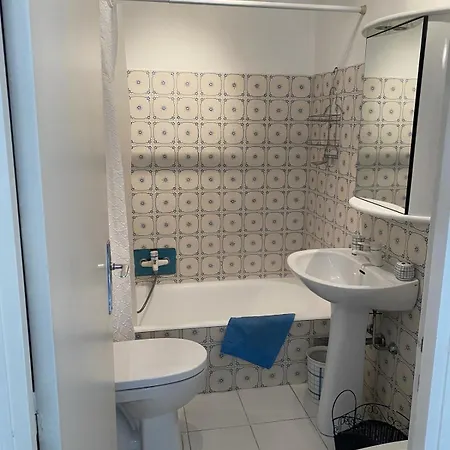 Apartment Front De 3 Pieces *