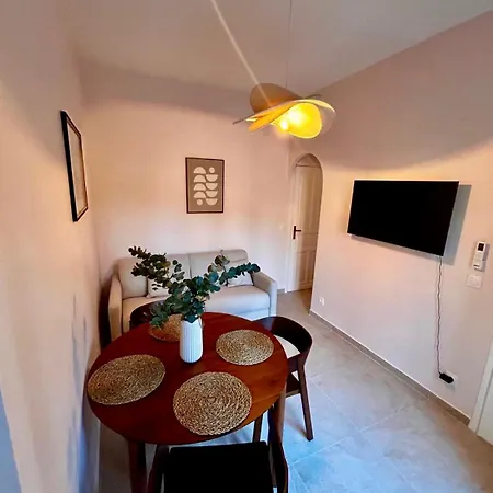 Cozy Riviera Getaway Nice