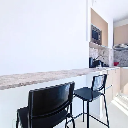 Apartment Nestor&jeeves -studio Anna- Balcony, Ac, Walk To