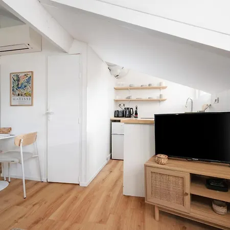 Apartment Charming & Bright Cozy Retreat On Port