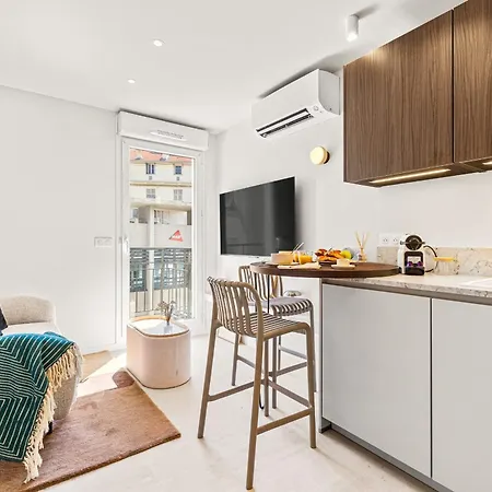 Carabacel - One Ac And Balcony Apartment Nice