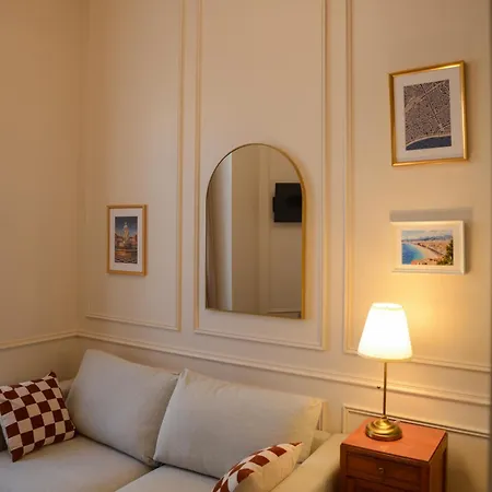 Apartment Chic Parisian *