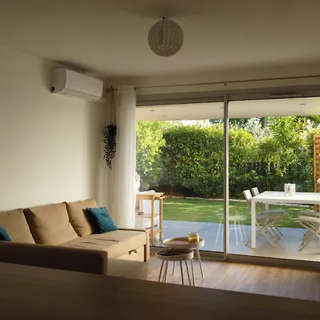 Avec Jardin Et Piscine Apartment