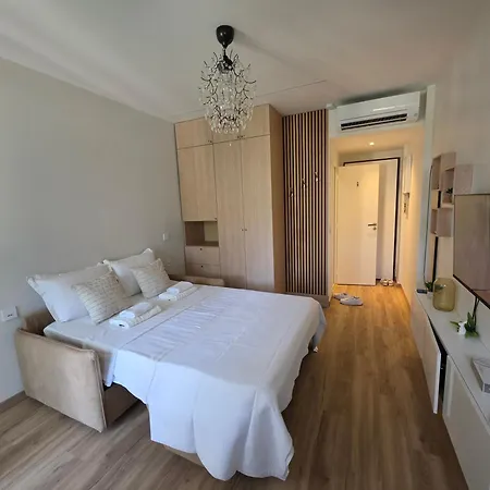 Negrescu - Promenade & Apartment