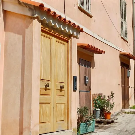 Apartment 2p Renove Dans Bel Immeuble Nicois De Caractere Nice
