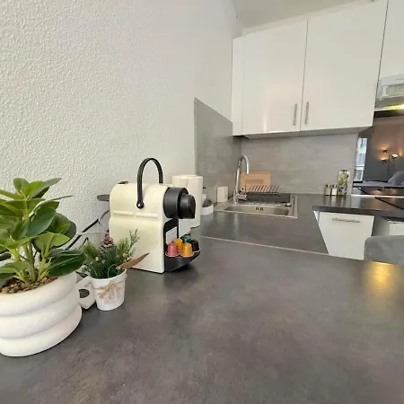 Apartment Charming Cozy With Sunny Balcony *