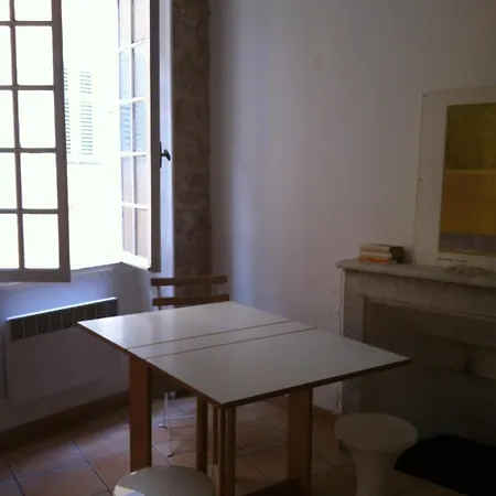 Old Town Stunning Modern 1 Bedroom Flat Sleeps 3