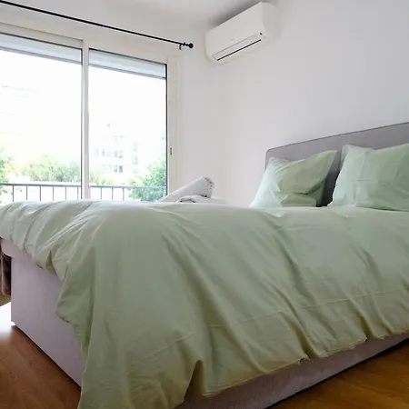 Apartment 1 Minute To Tram - 3 Ac - 2 Balcony - Close