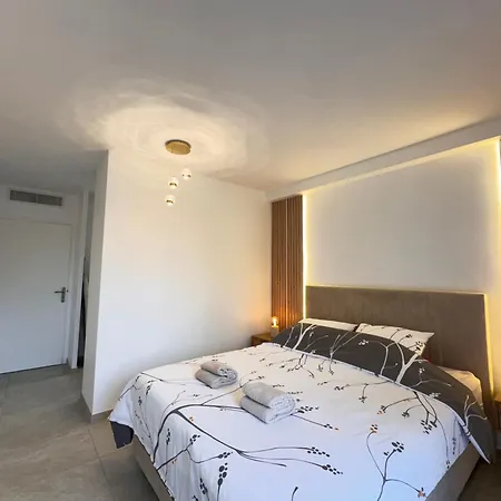 2 - Terrasse, Parking Gratuit & Climatisation Apartment *