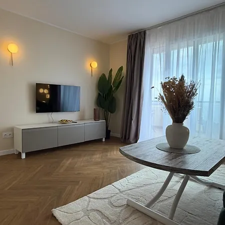 Bright 1br Floor * Nice