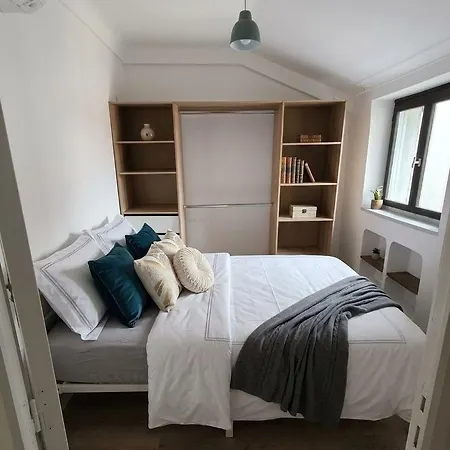 An In The Very Center Of The For 8 Guests Nearby Are A Tram Stop And Train Station Apartment Nice