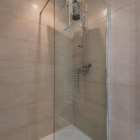 Apartment Old Town Nice, 2 Bedrooms & 2 Bathrooms,quiet, Ac For 4 People