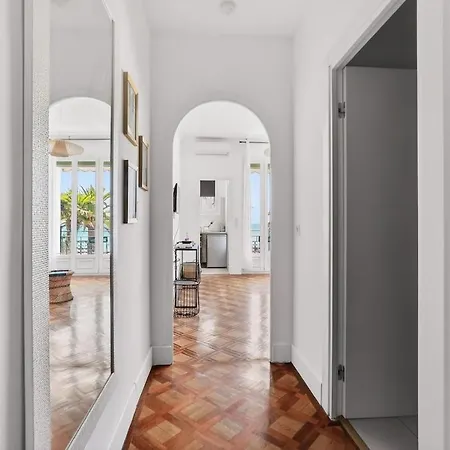Charming With Balcony & Sea View Apartment