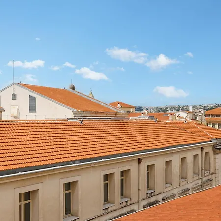 Renting - St Vincent - Floor Luxury Old Town Air-conditioned