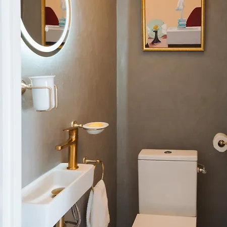 1 Min Walk To Luxury Boutique Apartment