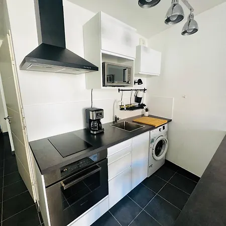 Apartment Et Spacieux A 10 Minutes Du Centre De Et 5 Min De L'entree D'autoroute Acces Faciles Et Dans Quartier Calme