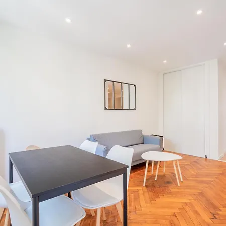 Hyper Center Fully Renovated Air Conditioning Apartment *