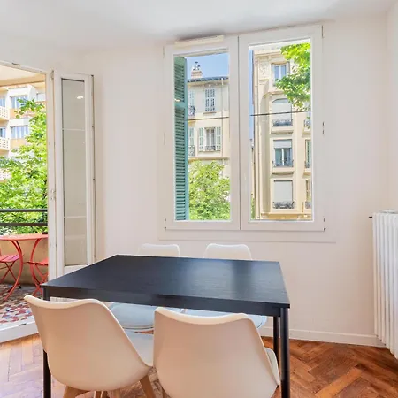 Hyper Center Fully Renovated Air Conditioning Apartment *