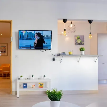 3 With Balcony And Parking 3 Min From The Sea Apartment Nice