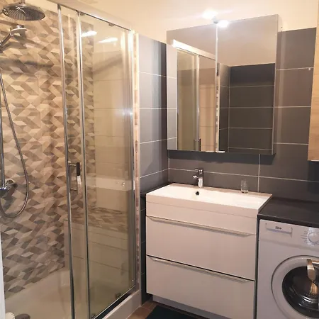 3 With Balcony And Parking 3 Min From The Sea * Nice