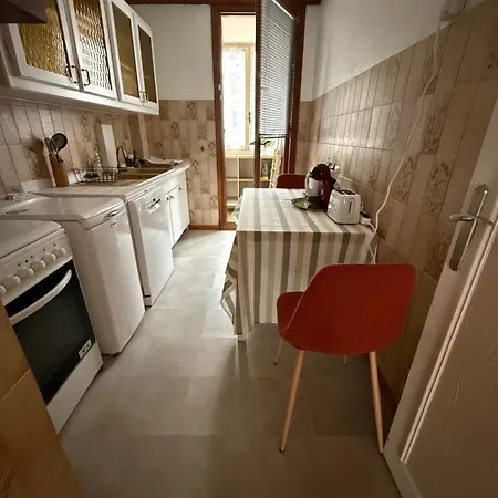 Apartment Cosy In With Balcony Parking