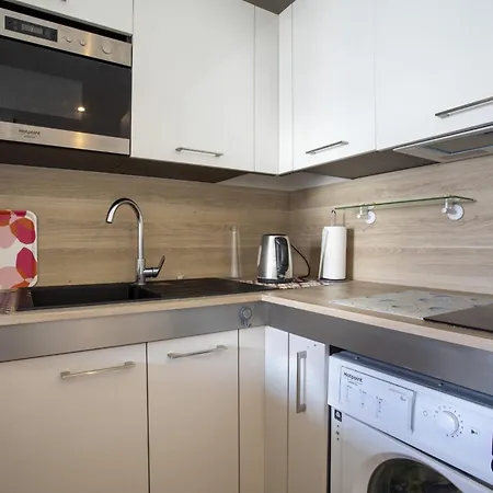 Charming With Balcony In The Heart Of The Liberation District Apartment *