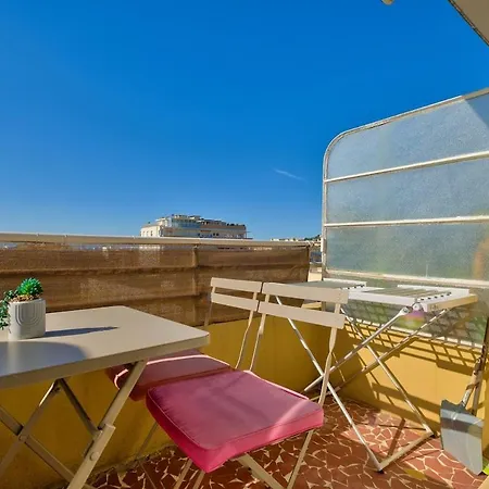 Apartment Lumineux Avec Balcon Pres Du Centre