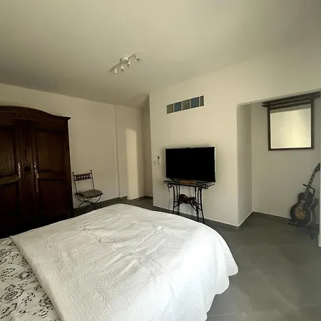 140 M Apartment, 4 Bedrooms Sea Airport And Tram Apartment