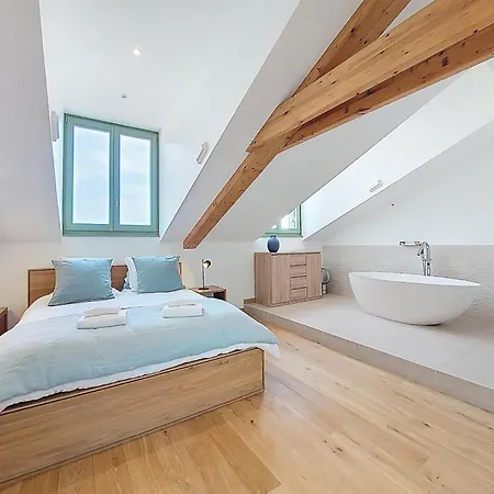 S10 Staywizus - Duplex 3 Bdr Ac Wifi Balcony 10 Mins Apartment *