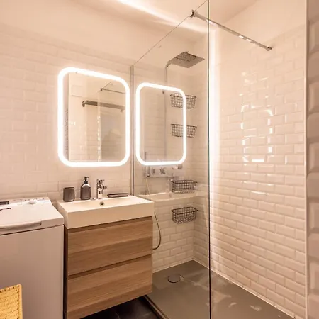 Stylish 2br With Garage And Ac Port Of