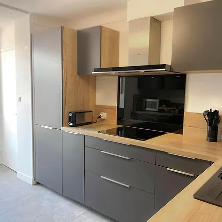 Bright Floor 2br With Large Terrace In Centre Apartment *