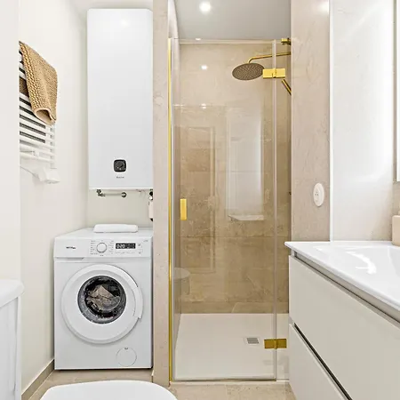 Fully Renovated 2-bedroom Apartment *