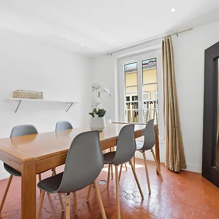 Old Town - 2 Bedroom Ac Apartment *